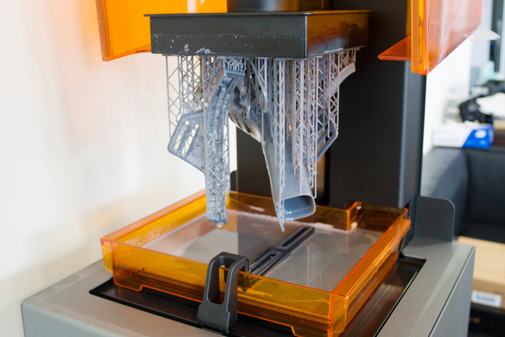 Additive manufacturing vs traditional manufacturing